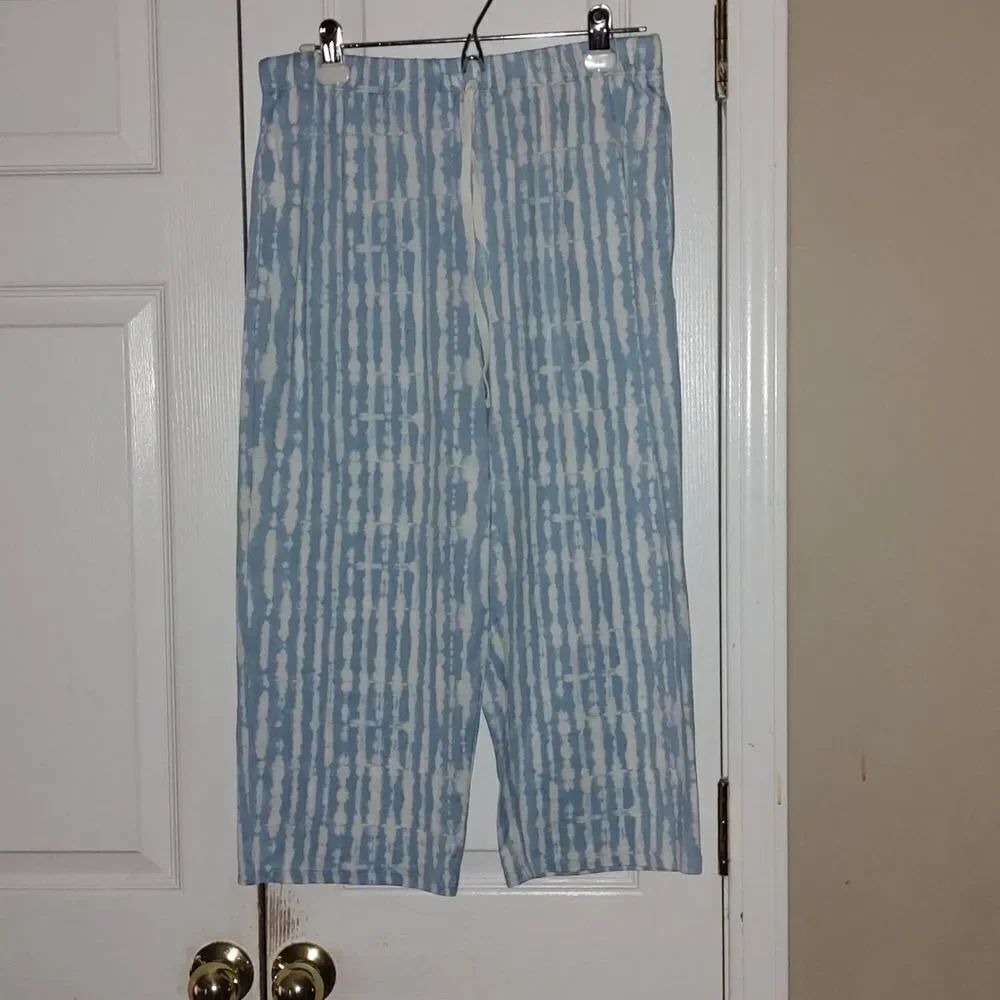 New Directions Intimates blue white super soft lounge pajama cropped pants